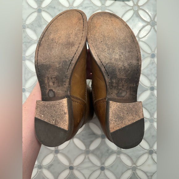 FRYE Women's Brown Pippa Back Zip Short Boot - Picture 9 of 9